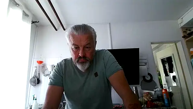 Snapshot of Berg_Boy chatting on 05-30-26, 06:53 Berg Boy online show from 05-30-26, 06:53