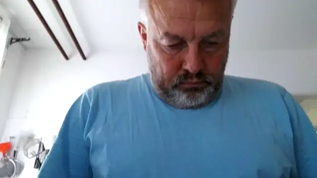 Snapshot of Berg_Boy chatting on 09-27-25, 10:10 Berg Boy online show from 09-27-25, 10:10