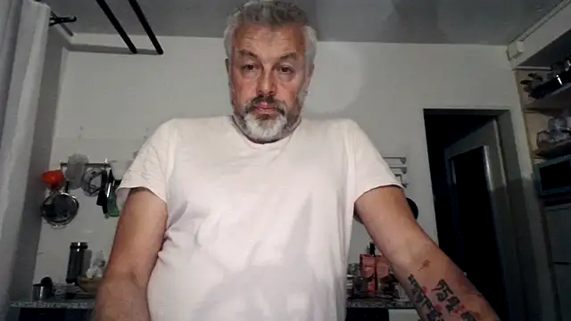 Snapshot of Berg_Boy chatting on 10-18-25, 11:29 Berg Boy online show from 10-18-25, 11:29
