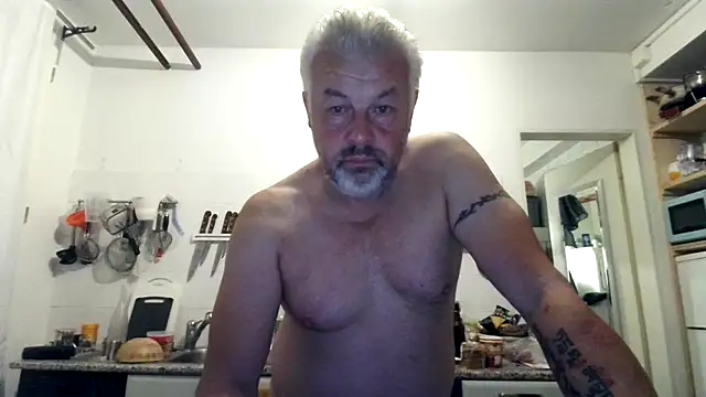 Snapshot of Berg_Boy chatting on 09-12-25, 03:17 Berg Boy online show from 09-12-25, 03:17