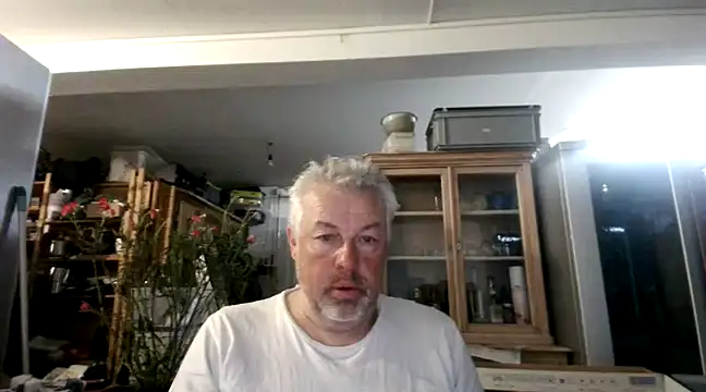 Snapshot of Berg_Boy chatting on 03-11-25, 04:51 Berg Boy online show from 03-11-25, 04:51