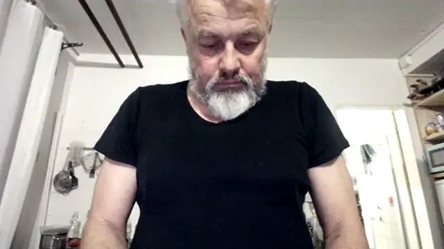 Snapshot of Berg_Boy chatting on 02-17-26, 12:52 Berg Boy online show from 02-17-26, 12:52