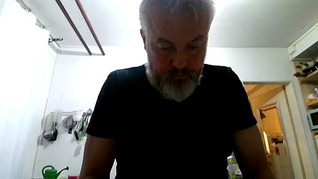 Snapshot of Berg_Boy chatting on 02-20-26, 06:26 Berg Boy online show from 02-20-26, 06:26