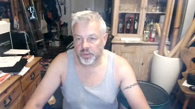 Snapshot of Berg_Boy chatting on 09-26-25, 10:05 Berg Boy online show from 09-26-25, 10:05