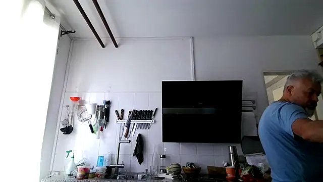 Snapshot of Berg_Boy chatting on 06-06-26, 01:49 Berg Boy online show from 06-06-26, 01:49