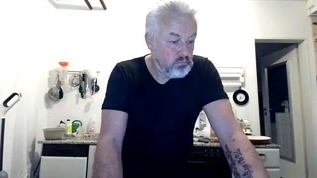 Berg Boy online show from 11-18-25, 05:33