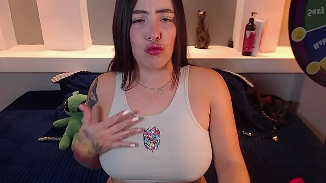 Snapshot of milu_w4llace chatting on 10-14-25, 11:58 milu w4llace online show from 10-14-25, 11:58