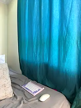 Ivelleee  online show from 10-28-25, 10:20