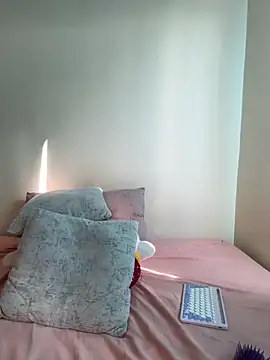 Ivelleee  online show from 11-17-25, 08:46