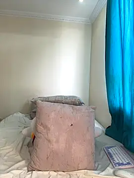 Ivelleee  online show from 10-05-25, 01:35