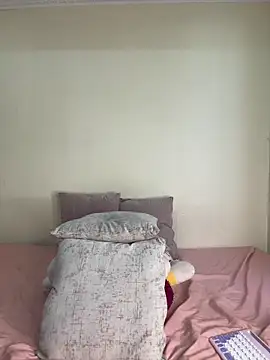 Ivelleee  online show from 12-18-25, 10:24