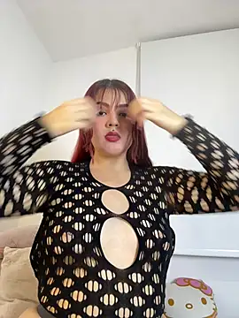 Snapshot of Ivelleee_ chatting on 06-26-26, 11:32 Ivelleee online show from 06-26-26, 11:32