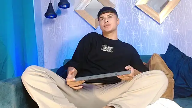 MathewAdams online show from 03-18-25, 07:33