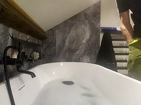 Snapshot of LKC94 chatting on 09-08-25, 11:59 LKC94 online show from 09-08-25, 11:59