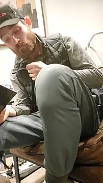 Snapshot of LKC94 chatting on 11-08-25, 12:47 LKC94 online show from 11-08-25, 12:47