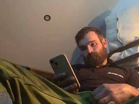 Snapshot of LKC94 chatting on 03-18-25, 04:18 LKC94 online show from 03-18-25, 04:18