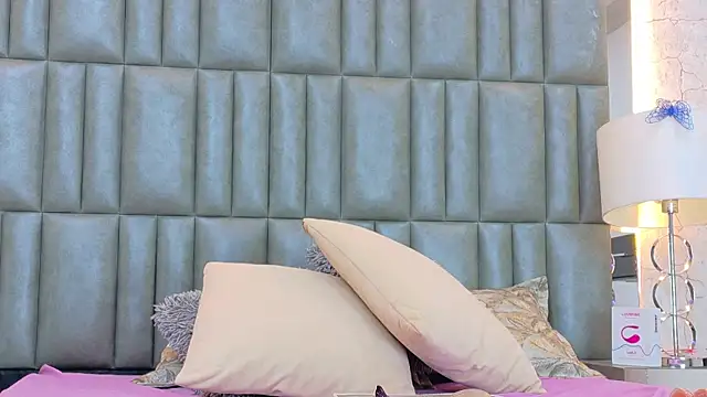 Snapshot of CamilaJohnston chatting on 05-19-26, 01:21 CamilaJohnston online show from 05-19-26, 01:21