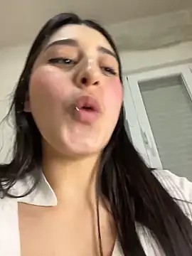 Snapshot of SashaLuss_ chatting on 03-27-26, 06:42 SashaLuss online show from 03-27-26, 06:42