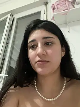 Snapshot of SashaLuss_ chatting on 03-19-25, 06:44 SashaLuss online show from 03-19-25, 06:44