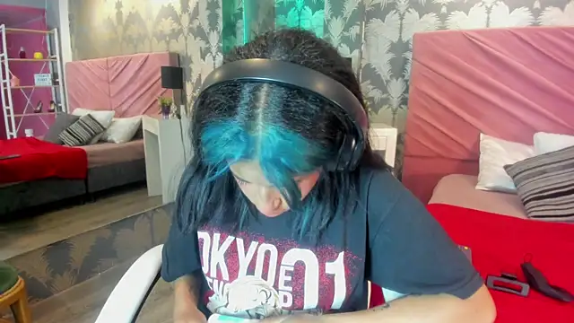 Snapshot of Karin_Ks chatting on 10-28-25, 07:13 Karin Ks online show from 10-28-25, 07:13