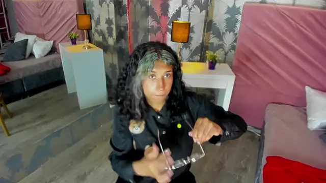 Snapshot of Karin_Ks chatting on 11-28-25, 09:04 Karin Ks online show from 11-28-25, 09:04