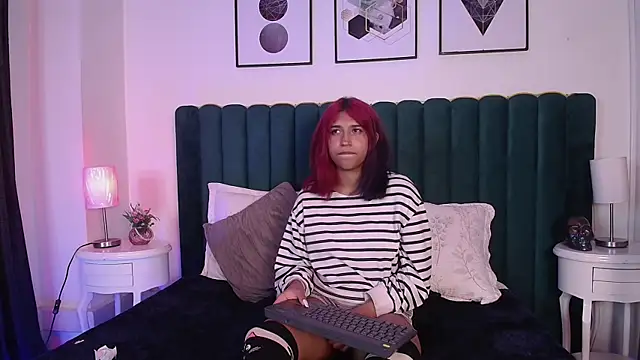 Snapshot of Karin_Ks chatting on 03-21-25, 09:23 Karin Ks online show from 03-21-25, 09:23