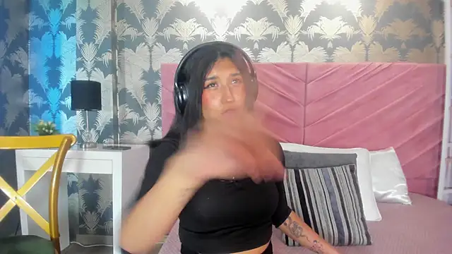 Snapshot of Karin_Ks chatting on 10-23-25, 07:12 Karin Ks online show from 10-23-25, 07:12