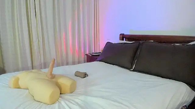 Hat girl online show from 09-30-25, 04:18