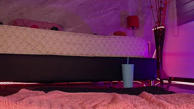 Snapshot of catmolly_ chatting on 03-18-25, 10:04 catmolly online show from 03-18-25, 10:04