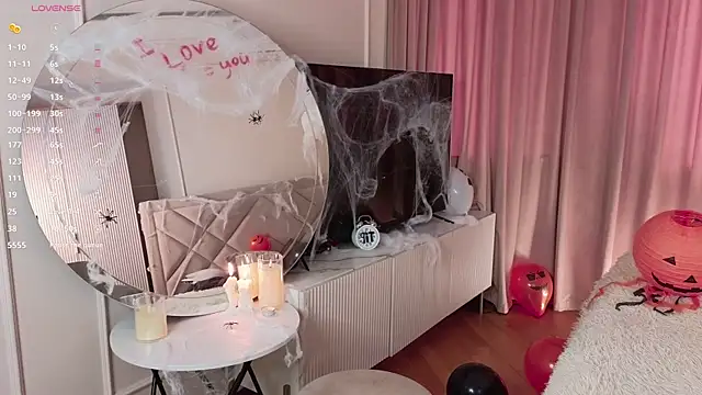 NormaCusson online show from 10-30-25, 08:23