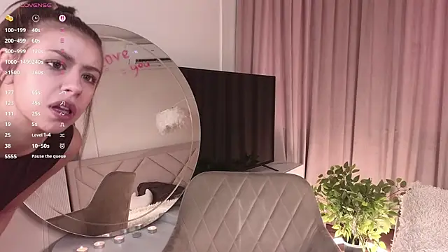 NormaCusson online show from 10-26-25, 07:31