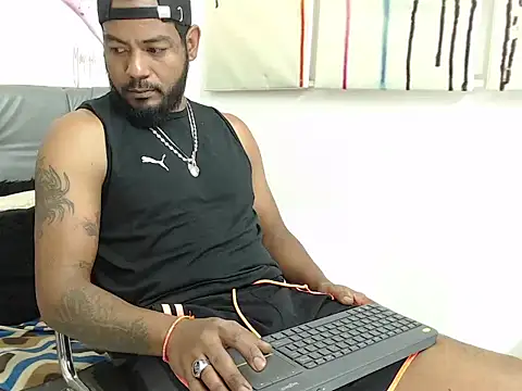 BladeFoxxx1 online show from 10-01-25, 01:37