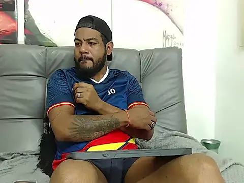 BladeFoxxx1 online show from 11-11-25, 07:14