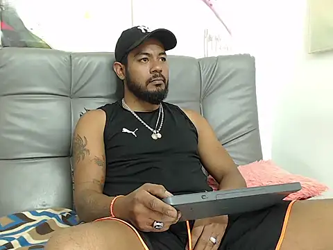 BladeFoxxx1 online show from 10-02-25, 12:41