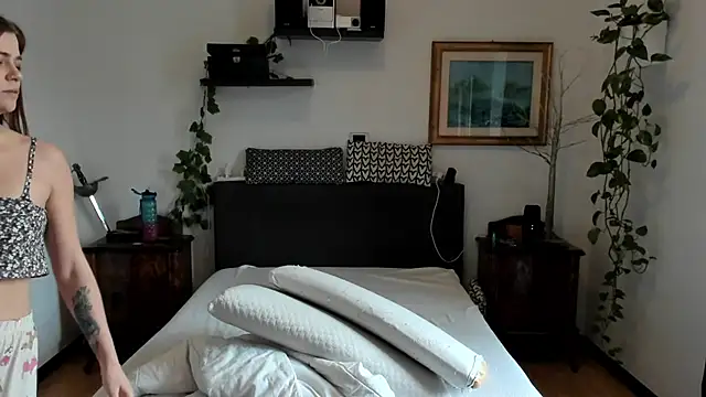 HaleyReedme online show from 03-11-26, 09:25