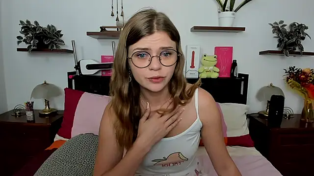 Snapshot of HaleyReedme chatting on 06-06-26, 07:13 HaleyReedme online show from 06-06-26, 07:13
