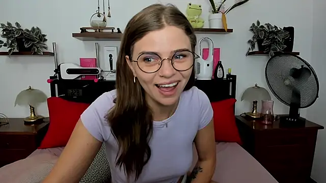 Snapshot of HaleyReedme chatting on 07-16-26, 07:05 HaleyReedme online show from 07-16-26, 07:05