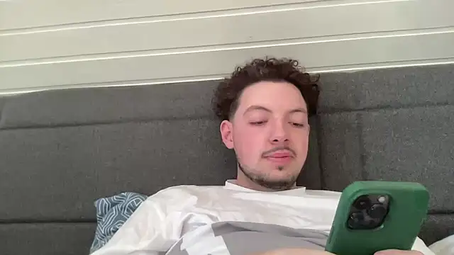 Snapshot of Sabo01 chatting on 03-19-25, 08:12 Sabo01 online show from 03-19-25, 08:12