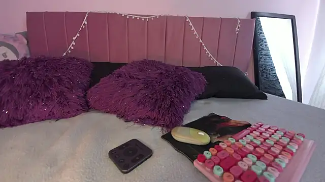 kitty-kryss online show from 03-17-26, 04:10