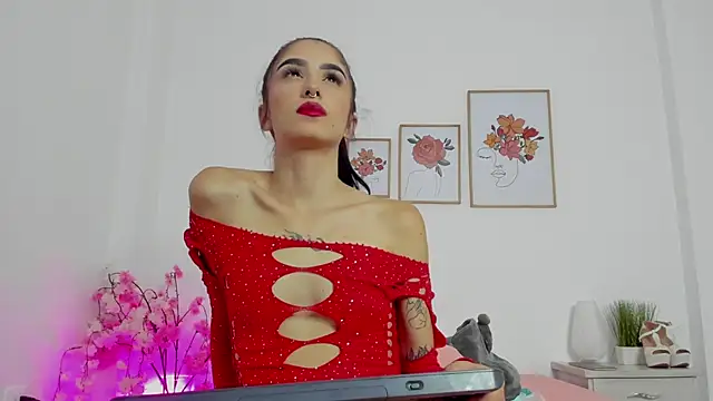 Snapshot of alana_111 chatting on 10-11-25, 02:56 alana 111 online show from 10-11-25, 02:56