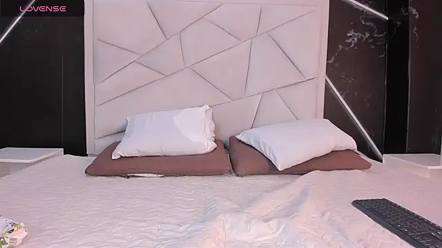 JulietSofia online show from 04-14-26, 08:14