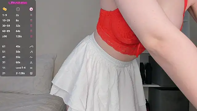 Snapshot of Strawberry_Deli chatting on 04-28-26, 01:37 Strawberry Deli online show from 04-28-26, 01:37