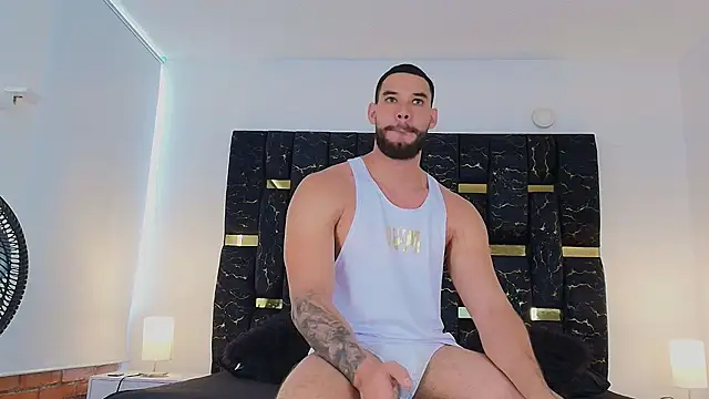 Snapshot of chris_blake__ chatting on 03-15-25, 07:05 chris blake   online show from 03-15-25, 07:05