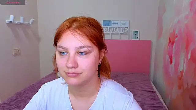 Snapshot of AngelinaLow chatting on 05-29-26, 11:27 AngelinaLow online show from 05-29-26, 11:27