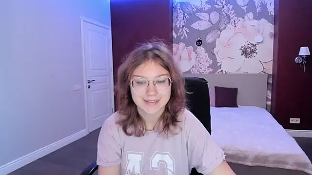 AngelinaLow online show from 11-22-25, 06:34