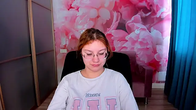 AngelinaLow online show from 02-22-26, 06:27