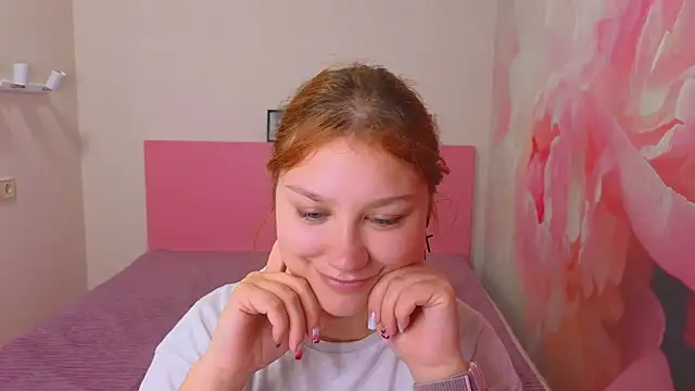 Snapshot of AngelinaLow chatting on 05-19-26, 11:28 AngelinaLow online show from 05-19-26, 11:28