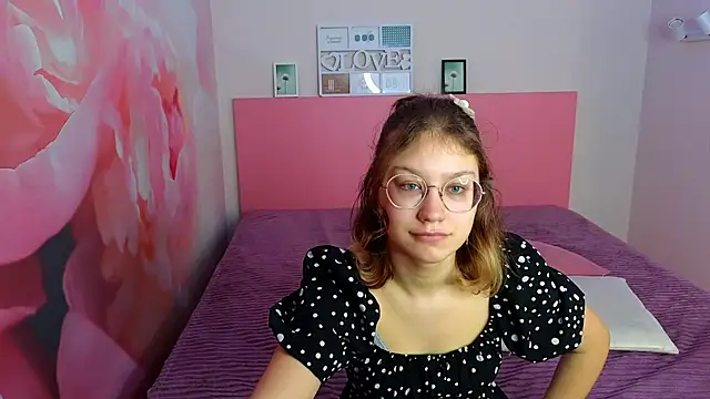 Snapshot of AngelinaLow chatting on 03-20-25, 12:22 AngelinaLow online show from 03-20-25, 12:22