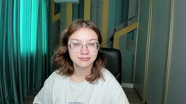 AngelinaLow online show from 10-30-25, 12:25