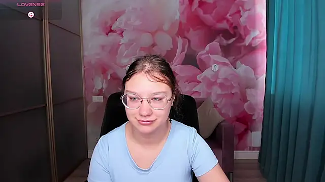 AngelinaLow online show from 10-25-25, 05:28